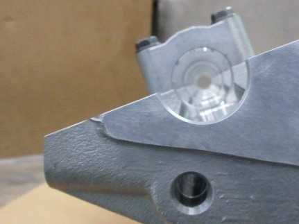 ヘッドシリンダのカム軸穴加工